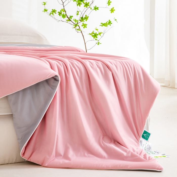 91家纺网 家纺一手货源 找家纺 迪梵家纺 2026新款A类云母凉感丝冰淇淋夏被天丝凉感夏被夏凉被空调被 冰梅粉+灰