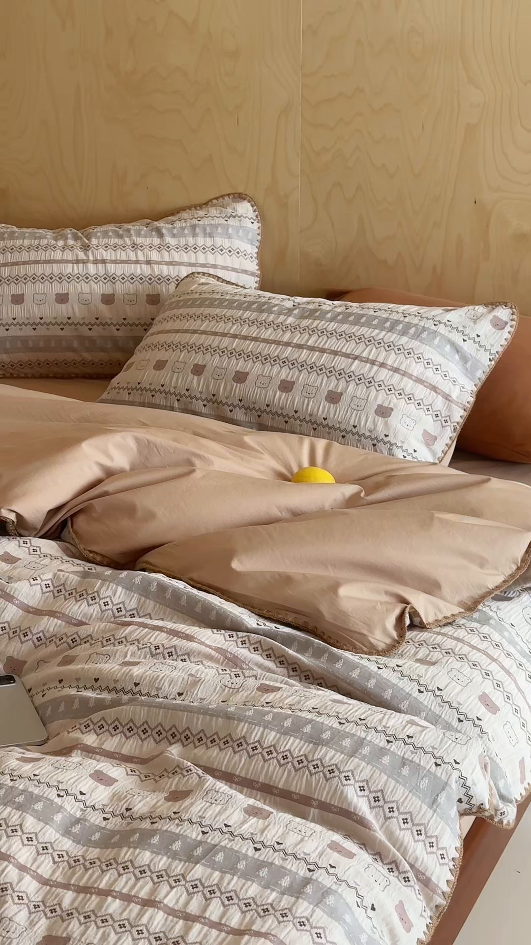 91家纺网 家纺一手货源 找家纺 觅糖家纺 2026觅糖新品色织提花三角针费尔岛5色 费尔小熊