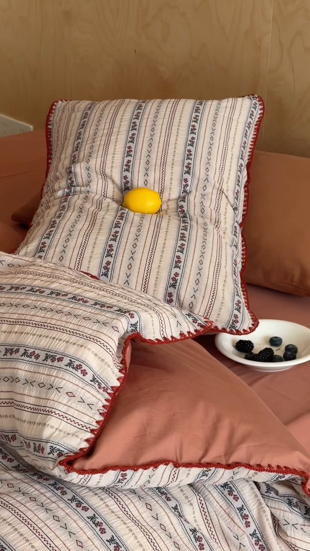 91家纺网 家纺一手货源 找家纺 觅糖家纺 2026觅糖新品色织提花三角针费尔岛5色 花间颂