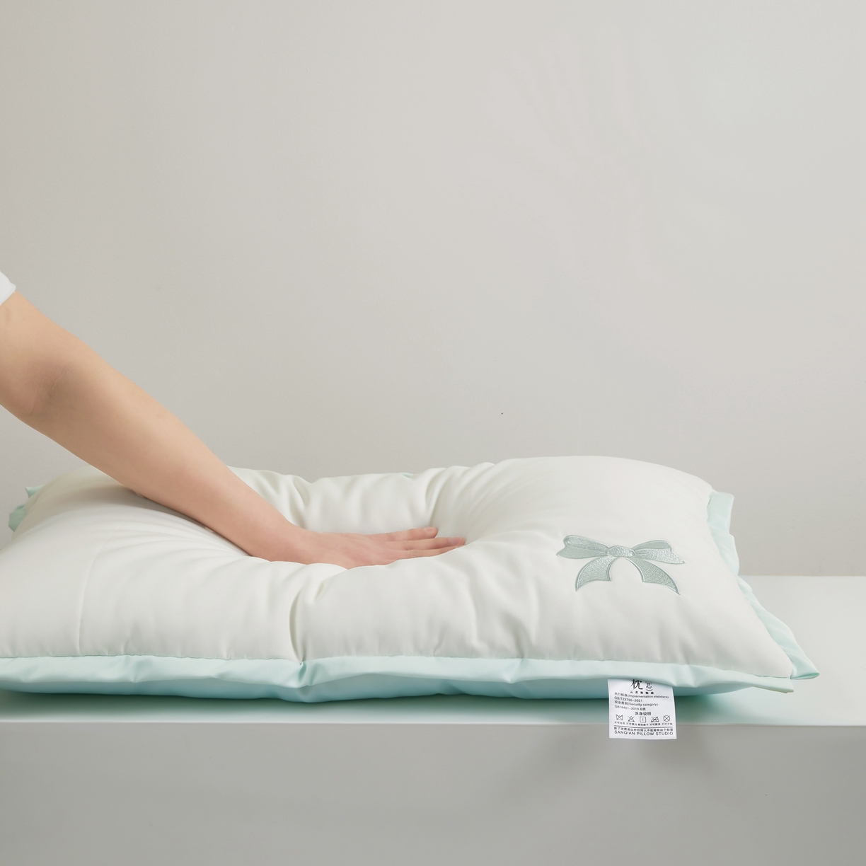 91家纺网 家纺一手货源 找家纺 （总）小桃姐家纺 2025新款夏季凉感天丝蝴蝶结枕头枕芯少女心可爱刺绣枕芯