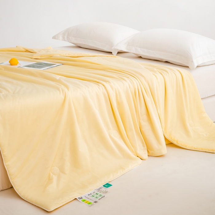 91家纺网 家纺一手货源 找家纺 迪梵家纺 2026新款A类云母凉感丝冰淇淋夏被天丝凉感夏被夏凉被空调被 柠檬黄