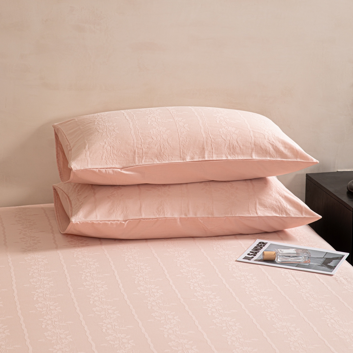 91家纺网 家纺一手货源 找家纺 眠博士 2026新款60水洗立体提花单枕套 枕套单件 枕套-花间梦-粉