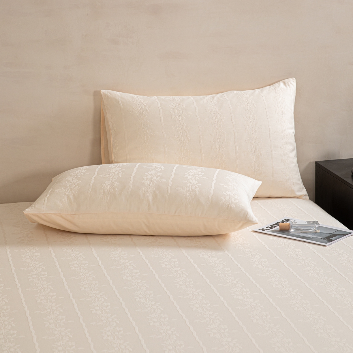 91家纺网 家纺一手货源 找家纺 眠博士 2026新款60水洗立体提花单枕套 枕套单件 枕套-花间梦-奶白