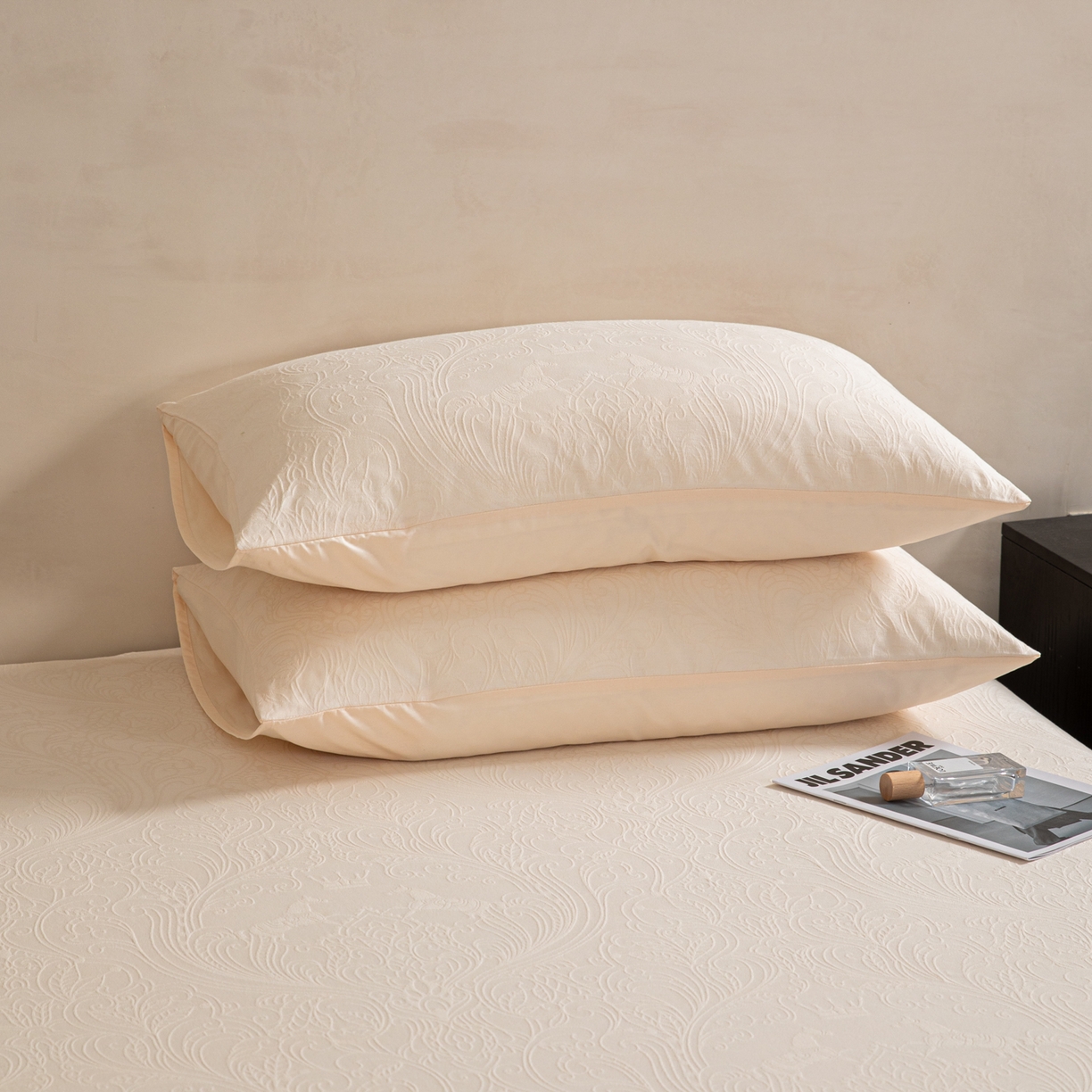 91家纺网 家纺一手货源 找家纺 眠博士 2026新款60水洗立体提花单枕套 枕套单件 枕套-冠马踏云-奶白