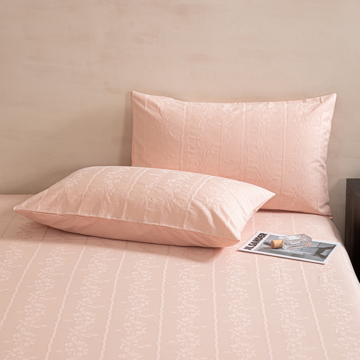 91家纺网 家纺一手货源 找家纺 眠博士 2026新款60水洗立体提花单枕套 枕套单件 枕套-花间梦-粉