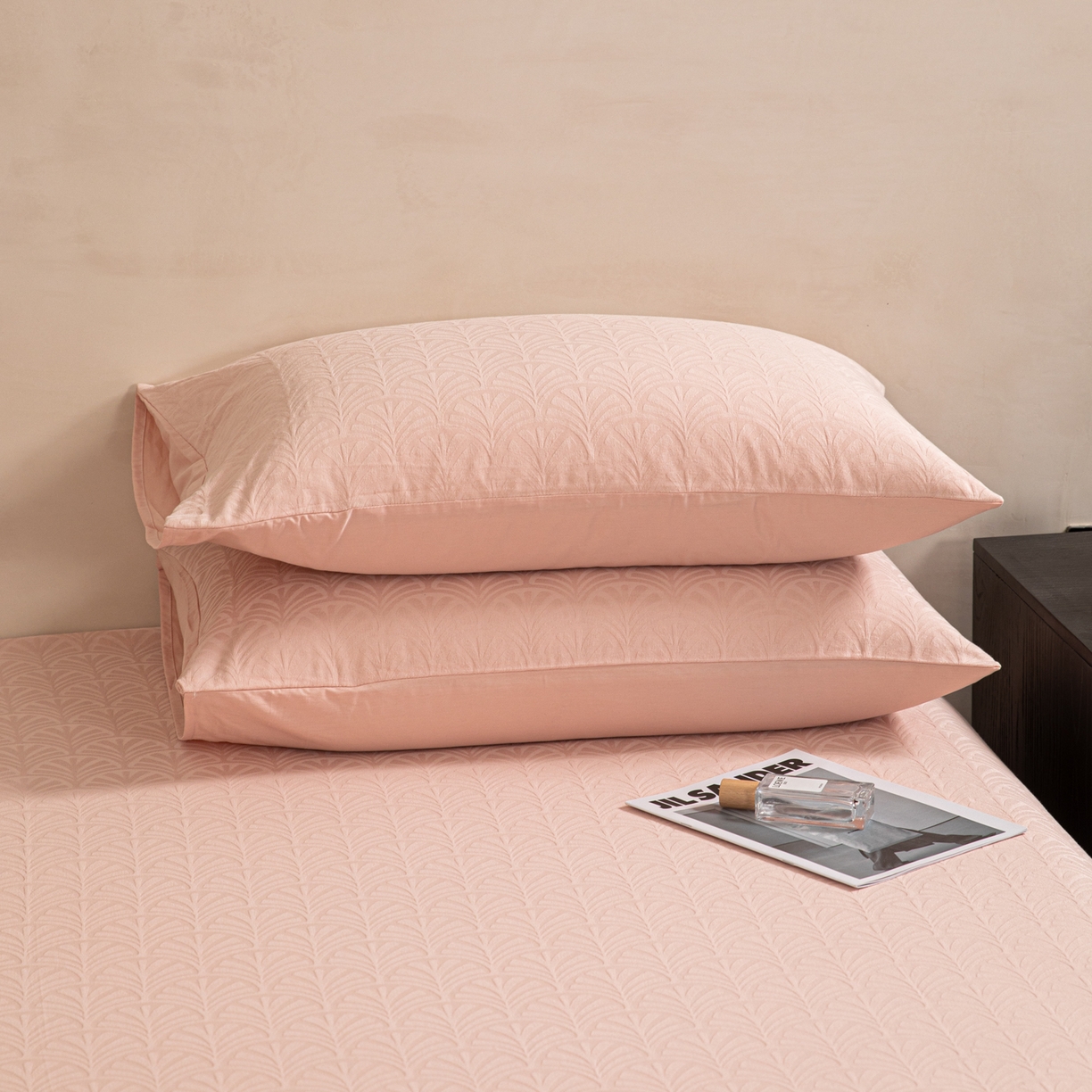 91家纺网 家纺一手货源 找家纺 眠博士 2026新款60水洗立体提花单枕套 枕套单件 枕套-杏影-粉