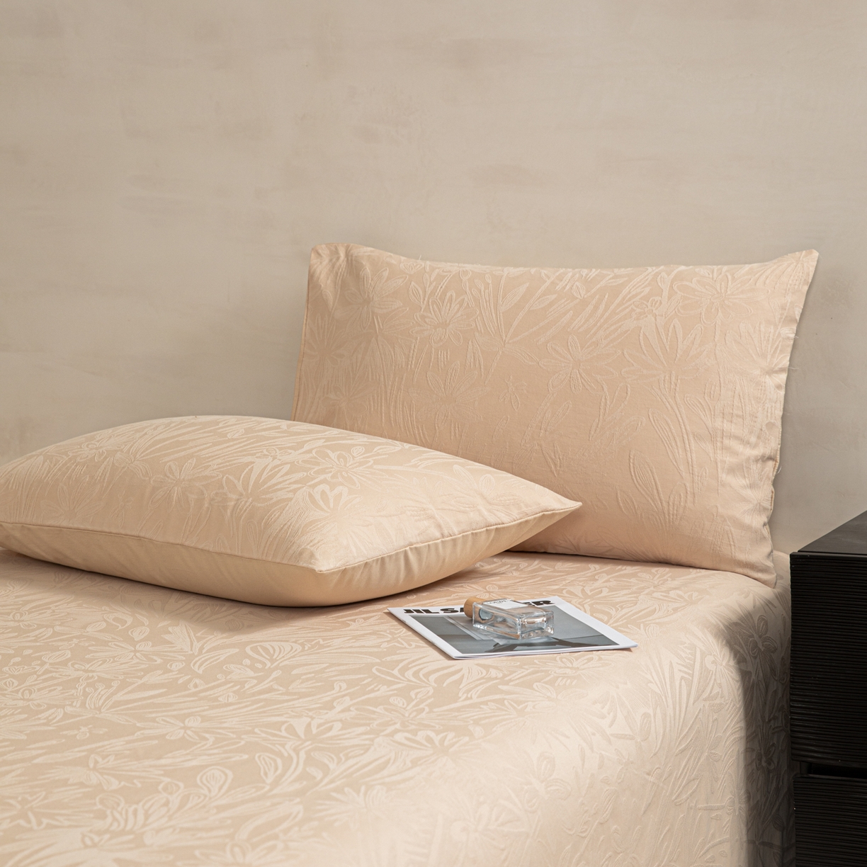 91家纺网 家纺一手货源 找家纺 眠博士 2026新款60水洗立体提花单枕套 枕套单件 枕套-绵语-卡其