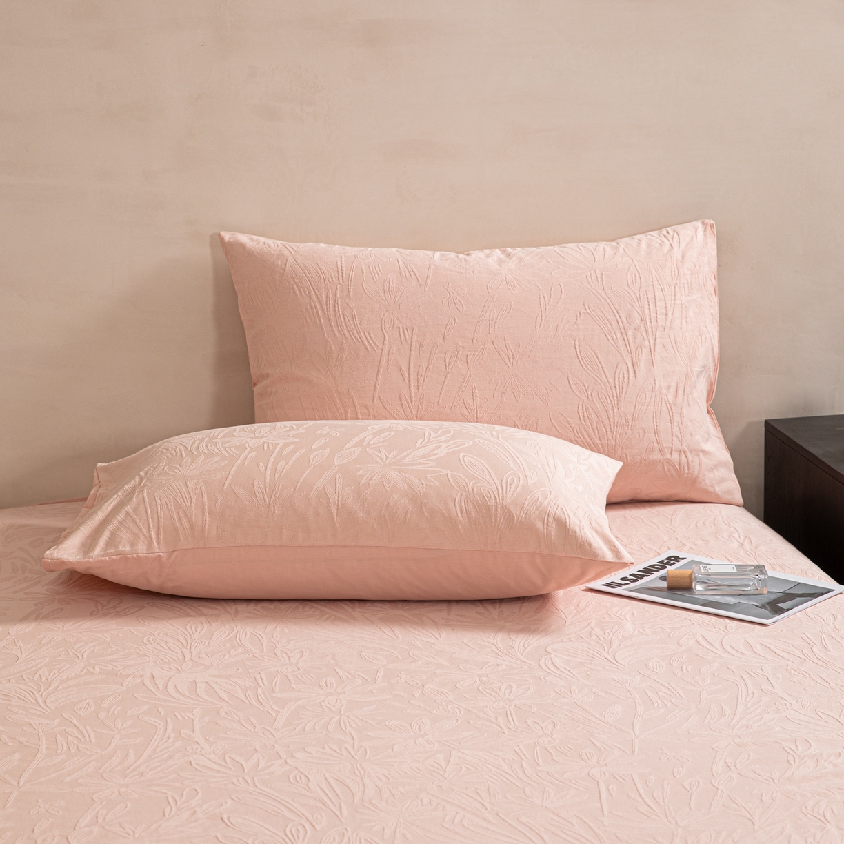 91家纺网 家纺一手货源 找家纺 眠博士 2026新款60水洗立体提花单枕套 枕套单件 枕套-绵语-粉