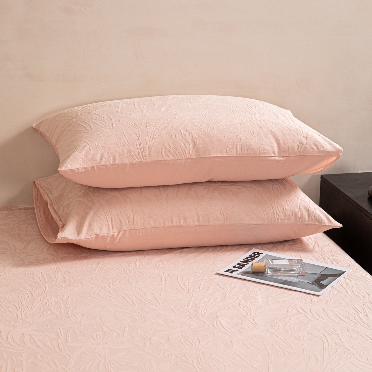 91家纺网 家纺一手货源 找家纺 眠博士 2026新款60水洗立体提花单枕套 枕套单件 枕套-绵语-粉