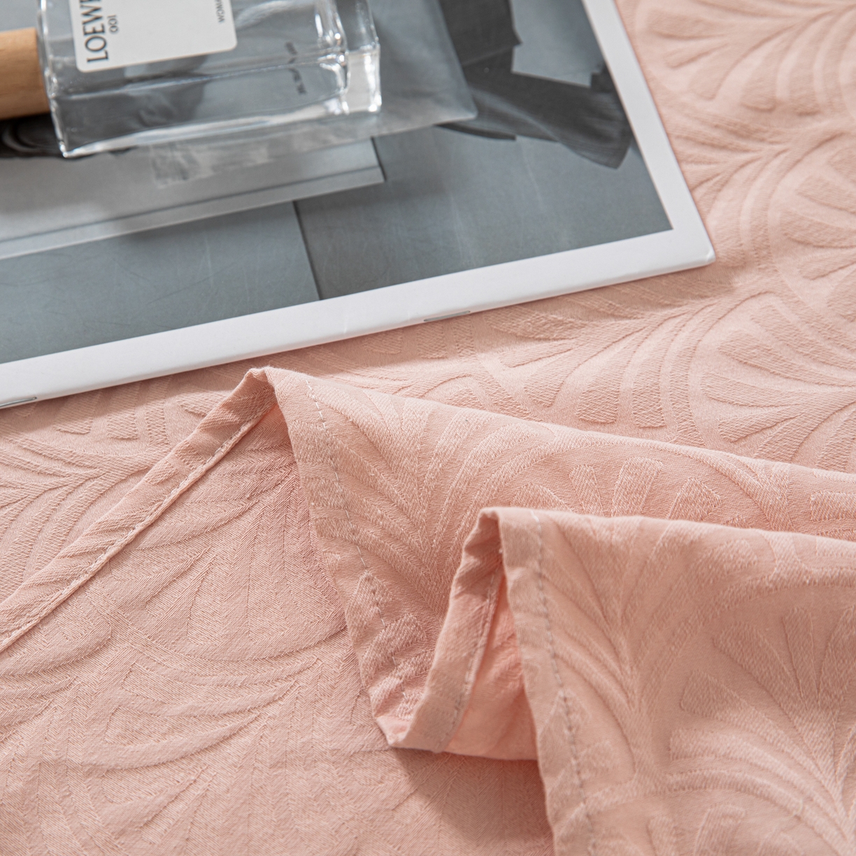 91家纺网 家纺一手货源 找家纺 眠博士 2026新款60水洗立体提花单枕套 枕套单件 枕套-杏影-粉