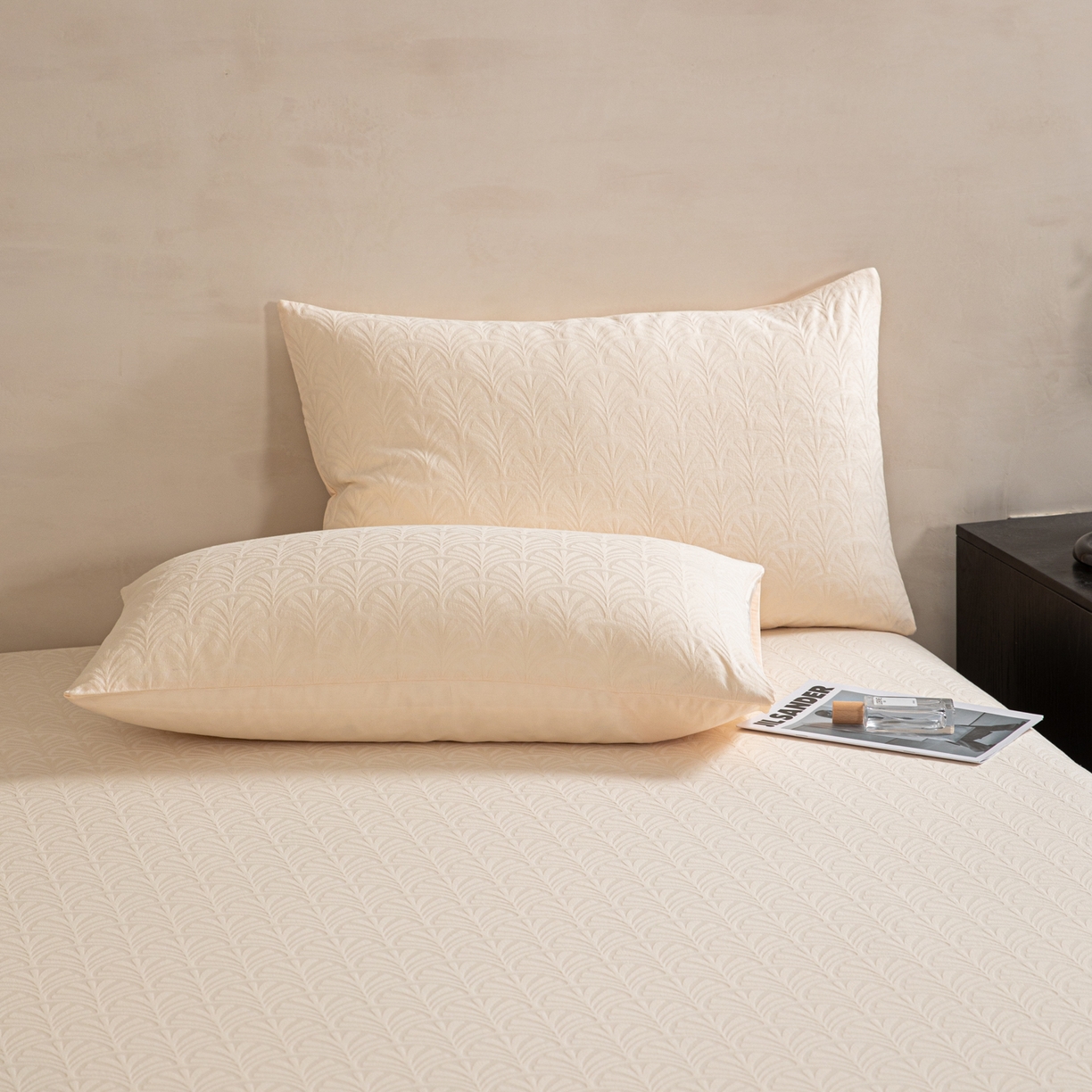 91家纺网 家纺一手货源 找家纺 眠博士 2026新款60水洗立体提花单枕套 枕套单件 枕套-杏影-奶白