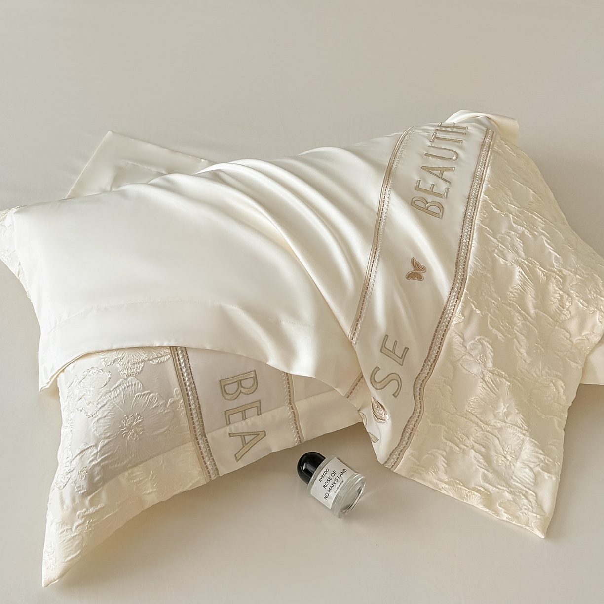 91家纺网 家纺一手货源 找家纺 七七家纺 2026新款色织提花花田系列四件套 花田-典雅白