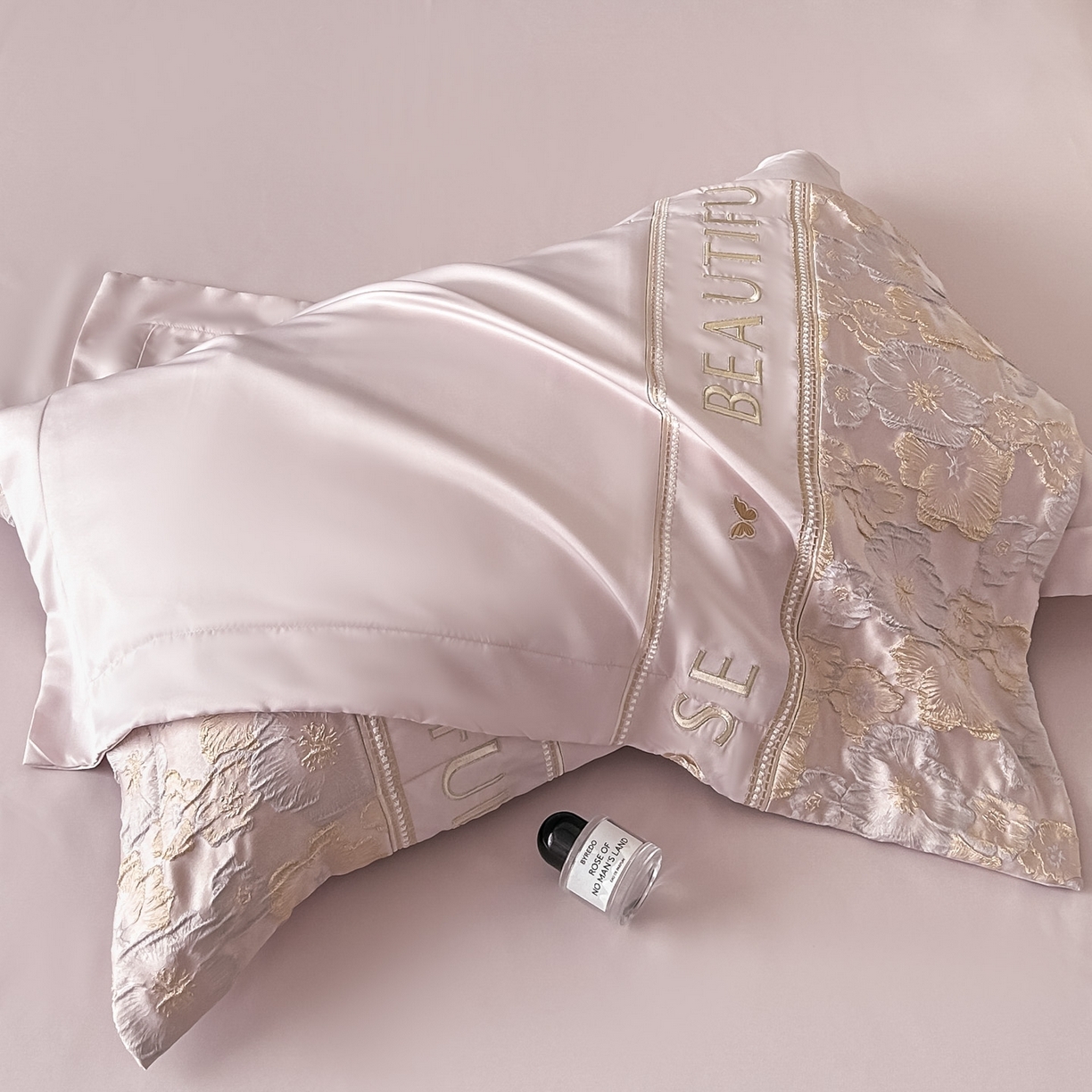 91家纺网 家纺一手货源 找家纺 七七家纺 2026新款色织提花花田系列四件套 花田-樱花粉