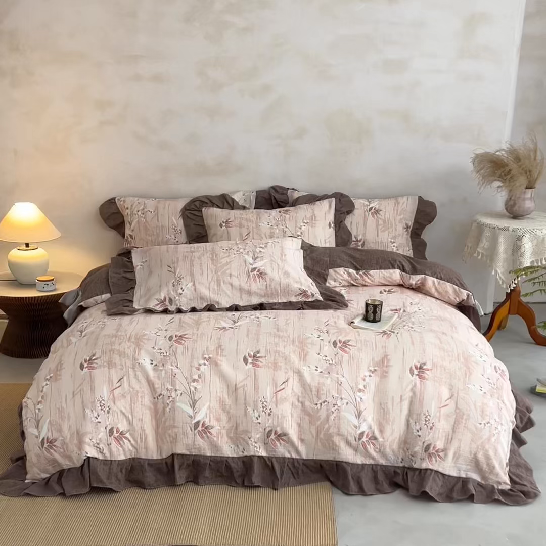 91家纺网 家纺一手货源 找家纺 梦纤绒 2026新款高克重法式复古亚麻花边款四件套 林间叶语