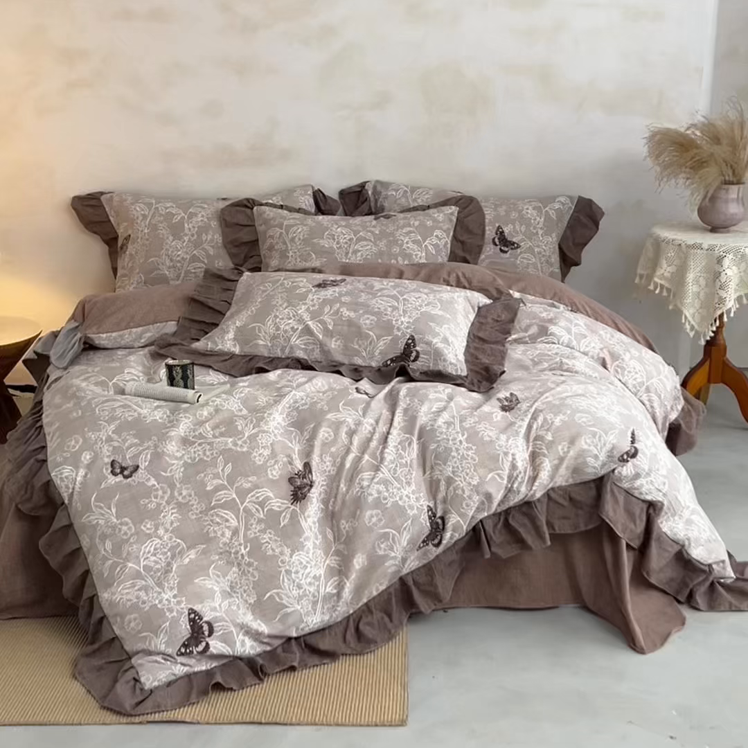 91家纺网 家纺一手货源 找家纺 梦纤绒 2026新款高克重法式复古亚麻花边款四件套 花间蝶