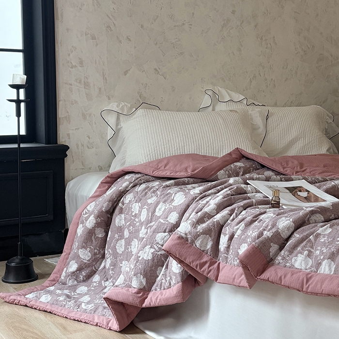 91家纺网 家纺一手货源 找家纺 中国龙家纺 2026新款木棉皱皱纱单夏被被子被芯 春日浪漫