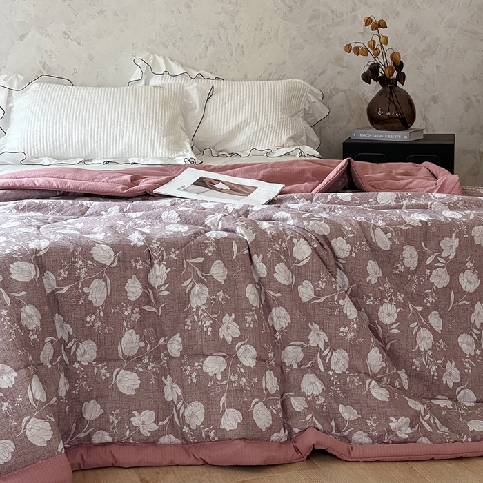 91家纺网 家纺一手货源 找家纺 中国龙家纺 2026新款木棉皱皱纱单夏被被子被芯 春日浪漫