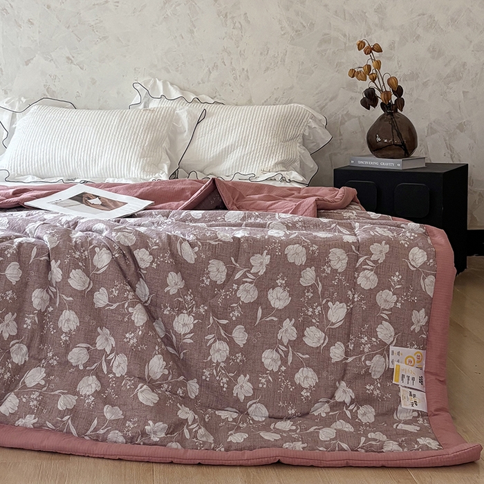 91家纺网 家纺一手货源 找家纺 中国龙家纺 2026新款木棉皱皱纱单夏被被子被芯 春日浪漫