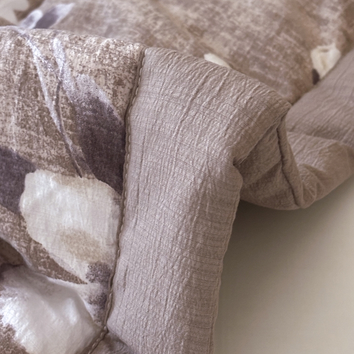 91家纺网 家纺一手货源 找家纺 中国龙家纺 2026新款木棉皱皱纱单夏被被子被芯 棕调花影