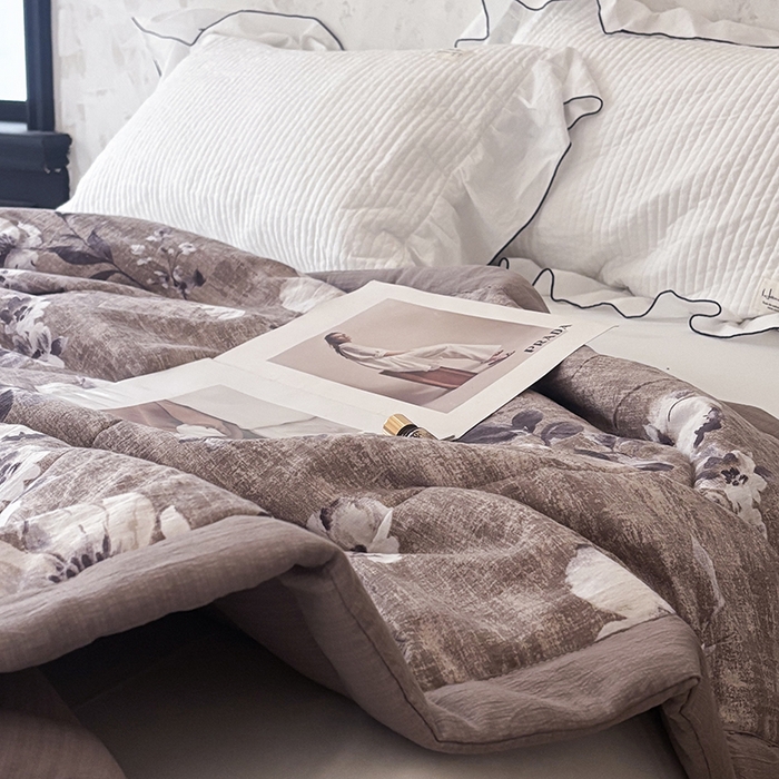 91家纺网 家纺一手货源 找家纺 中国龙家纺 2026新款木棉皱皱纱单夏被被子被芯 棕调花影