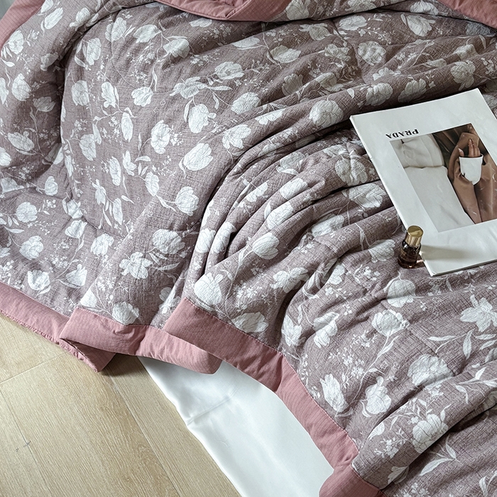 91家纺网 家纺一手货源 找家纺 中国龙家纺 2026新款木棉皱皱纱单夏被被子被芯 春日浪漫