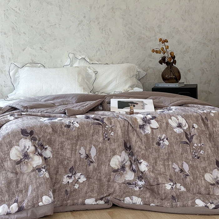 91家纺网 家纺一手货源 找家纺 中国龙家纺 2026新款木棉皱皱纱单夏被被子被芯 棕调花影