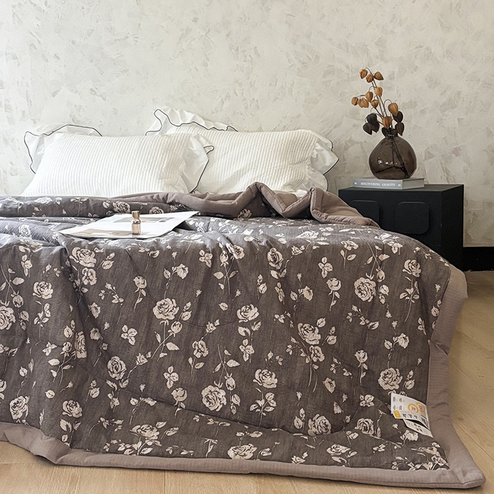 91家纺网 家纺一手货源 找家纺 中国龙家纺 2026新款木棉皱皱纱单夏被被子被芯 摩卡花事