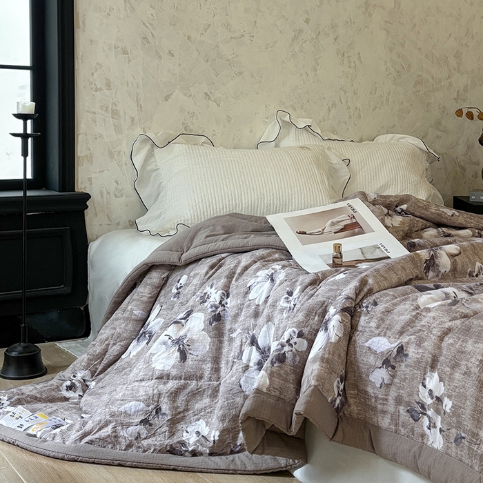 91家纺网 家纺一手货源 找家纺 中国龙家纺 2026新款木棉皱皱纱单夏被被子被芯 棕调花影