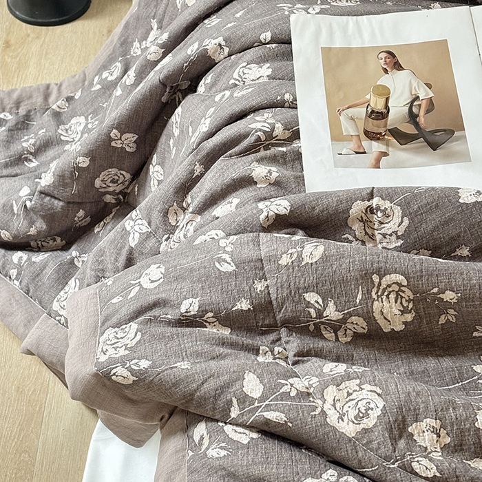 91家纺网 家纺一手货源 找家纺 中国龙家纺 2026新款木棉皱皱纱单夏被被子被芯 摩卡花事