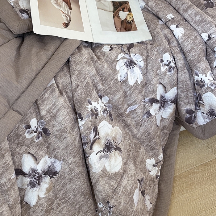 91家纺网 家纺一手货源 找家纺 中国龙家纺 2026新款木棉皱皱纱单夏被被子被芯 棕调花影