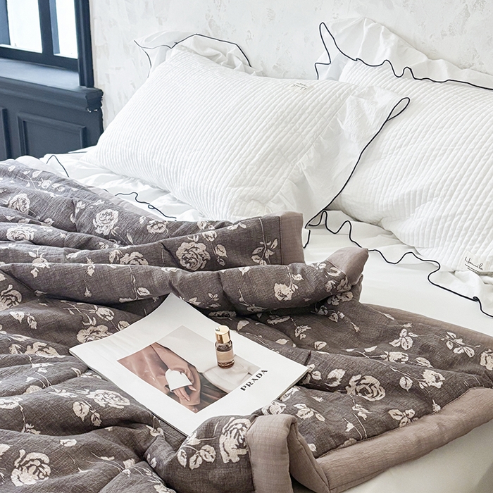 91家纺网 家纺一手货源 找家纺 中国龙家纺 2026新款木棉皱皱纱单夏被被子被芯 摩卡花事