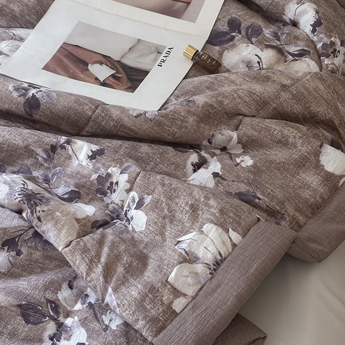 91家纺网 家纺一手货源 找家纺 中国龙家纺 2026新款木棉皱皱纱单夏被被子被芯 棕调花影