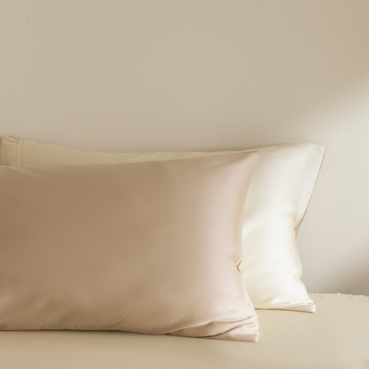 91家纺网 家纺一手货源 找家纺 时亿家居 2026春夏新款60天丝-丝颜悦色系列-被套四件套 晨阳咖