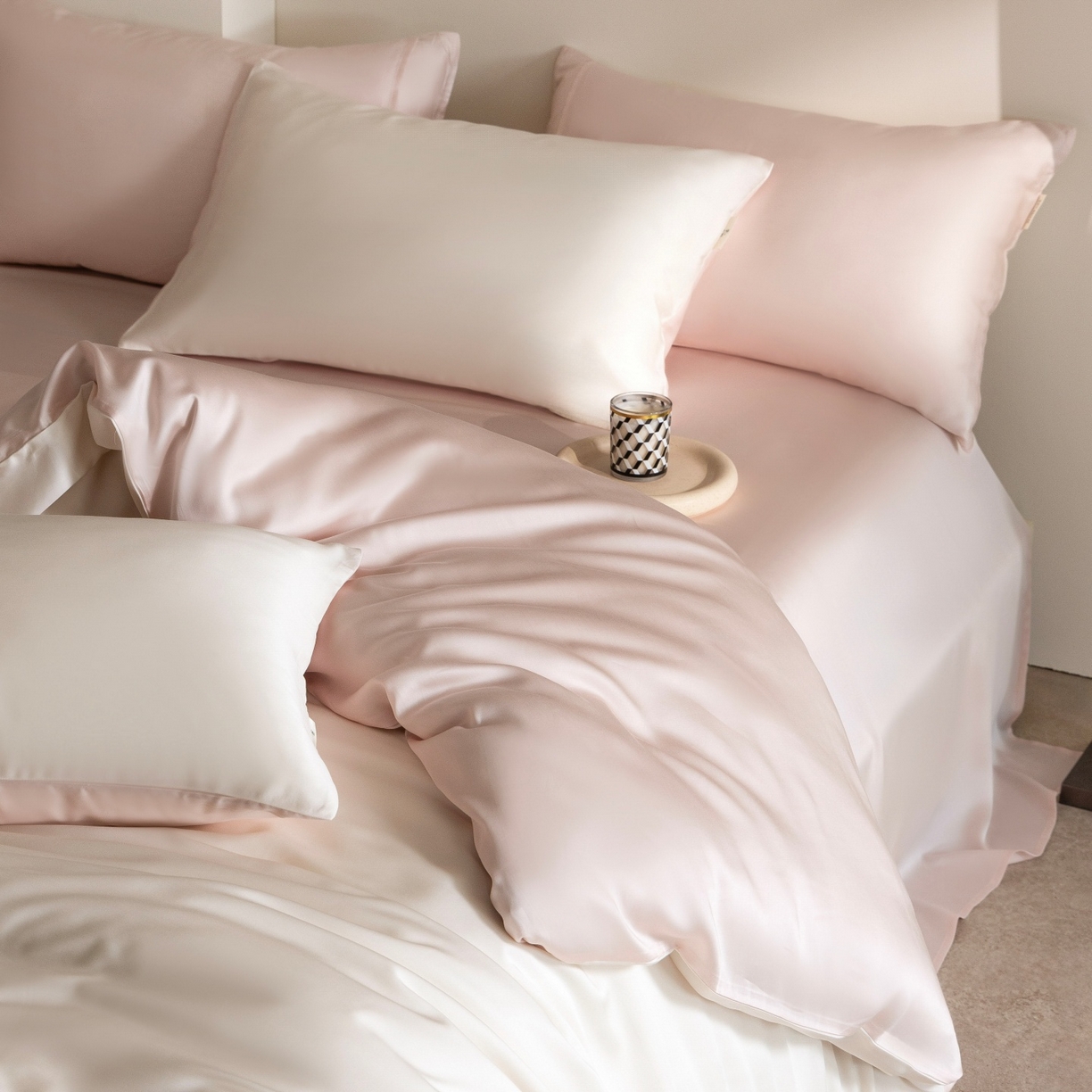 91家纺网 家纺一手货源 找家纺 时亿家居 2026春夏新款60天丝-丝颜悦色系列-被套四件套 杏云粉