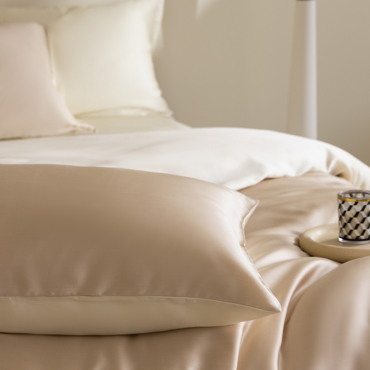 91家纺网 家纺一手货源 找家纺 时亿家居 2026春夏新款60天丝-丝颜悦色系列-被套四件套 晨阳咖