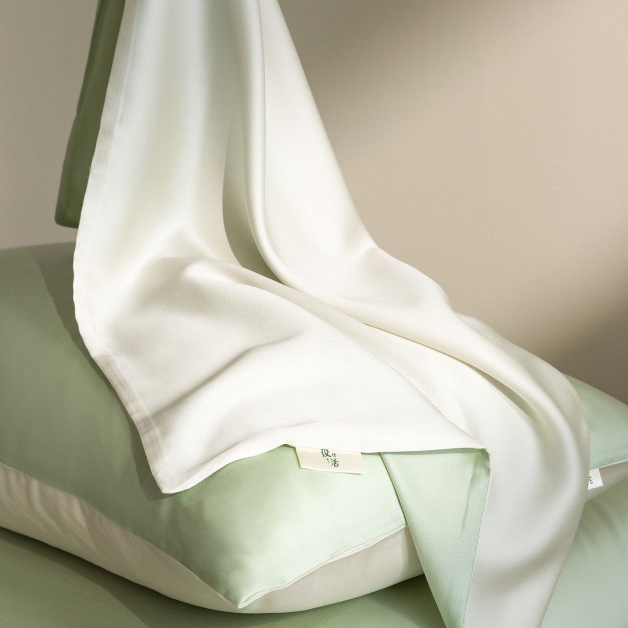 91家纺网 家纺一手货源 找家纺 时亿家居 2026春夏新款60天丝-丝颜悦色系列-被套四件套 杏云绿