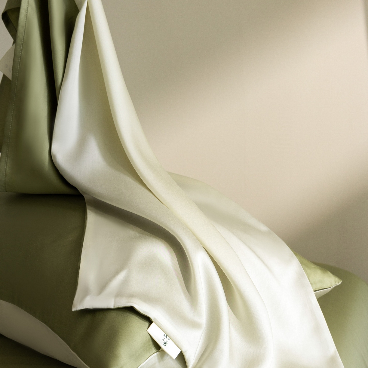 91家纺网 家纺一手货源 找家纺 时亿家居 2026春夏新款60天丝-丝颜悦色系列-被套四件套 瓷器绿