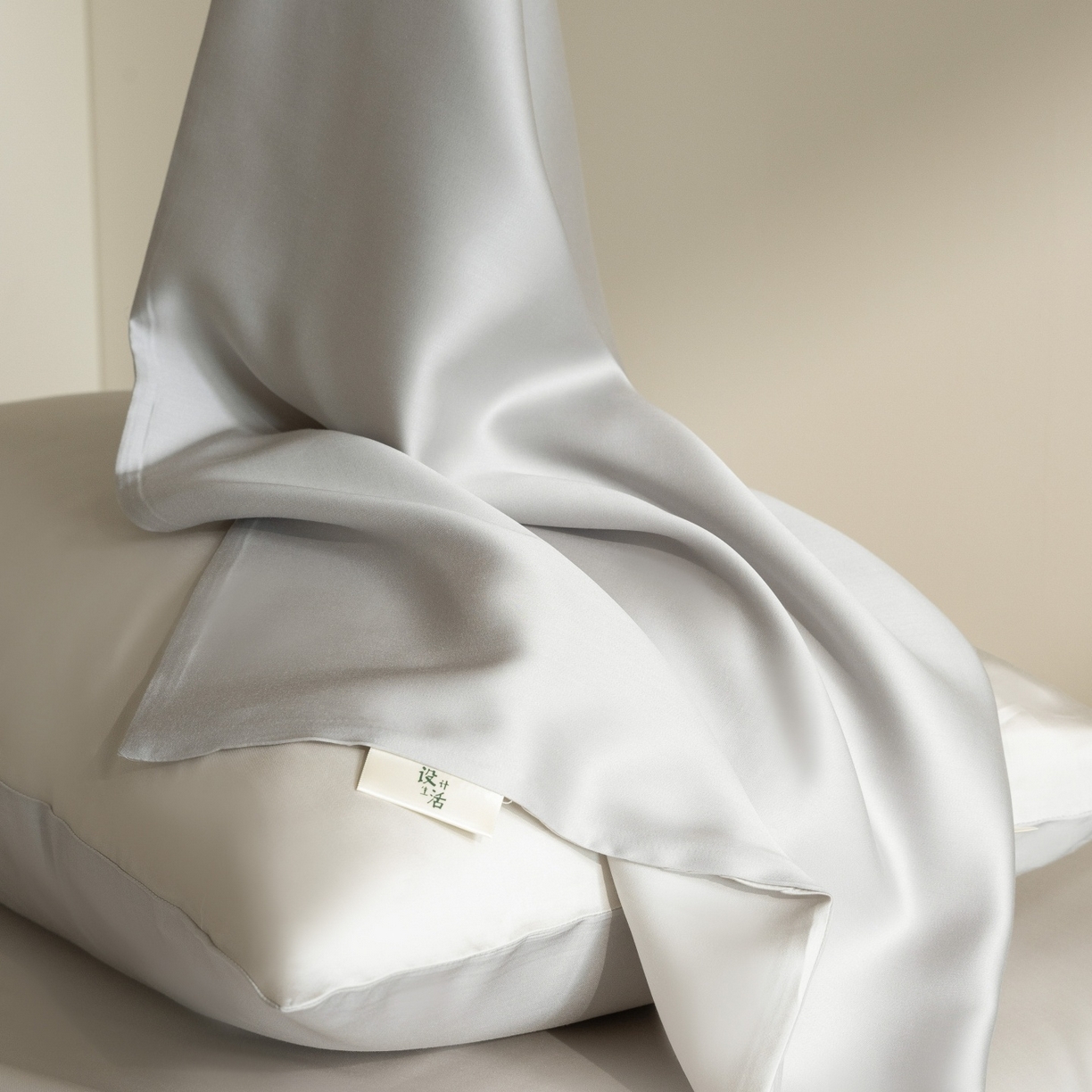 91家纺网 家纺一手货源 找家纺 时亿家居 2026春夏新款60天丝-丝颜悦色系列-被套四件套 水晶灰