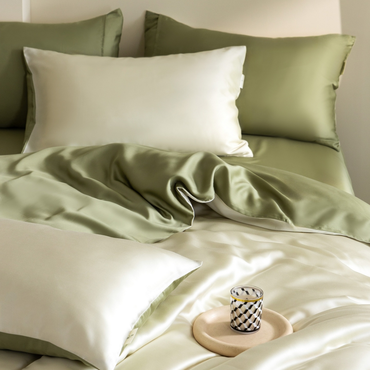 91家纺网 家纺一手货源 找家纺 时亿家居 2026春夏新款60天丝-丝颜悦色系列-被套四件套 瓷器绿