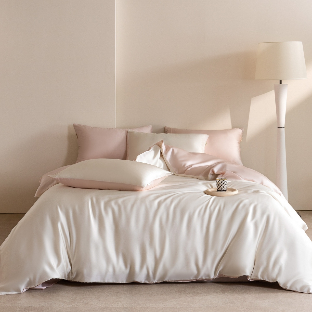 91家纺网 家纺一手货源 找家纺 时亿家居 2026春夏新款60天丝-丝颜悦色系列-被套四件套 杏云粉