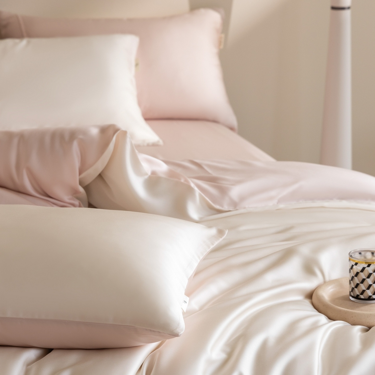 91家纺网 家纺一手货源 找家纺 时亿家居 2026春夏新款60天丝-丝颜悦色系列-被套四件套 杏云粉