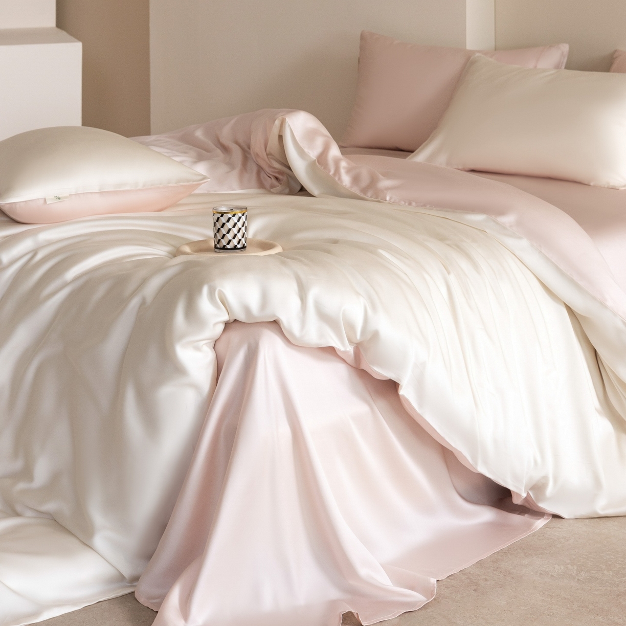 91家纺网 家纺一手货源 找家纺 时亿家居 2026春夏新款60天丝-丝颜悦色系列-被套四件套 杏云粉