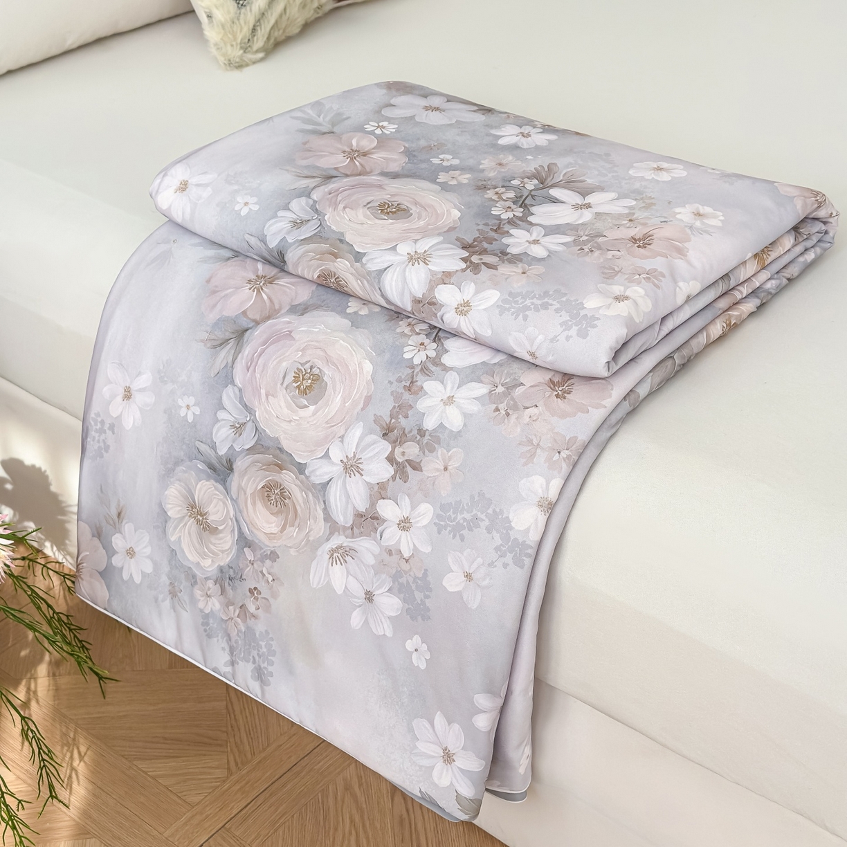 91家纺网 家纺一手货源 找家纺 归属 2026春夏新款数码印花凉感丝夏被夏凉被空调被系列 绒花（咖）