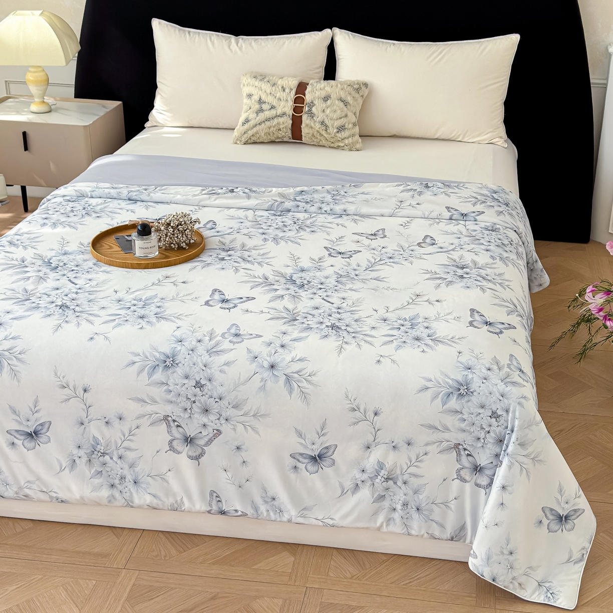 91家纺网 家纺一手货源 找家纺 归属 2026春夏新款数码印花凉感丝夏被夏凉被空调被系列 墨蝶