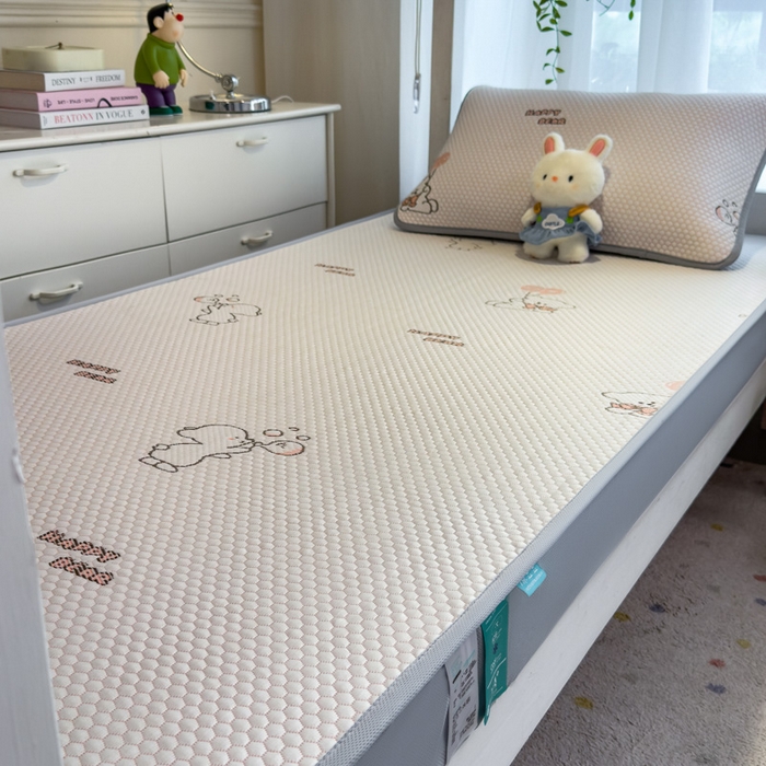 91家纺网 家纺一手货源 找家纺 凯罗 2026新款A类凉豆豆学生宿舍用床席可水洗凉席席子床笠款 爱心气球-床笠款