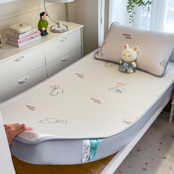 91家纺网 家纺一手货源 找家纺 凯罗 2026新款A类凉豆豆学生宿舍用床席可水洗凉席席子床笠款 爱心气球-床笠款