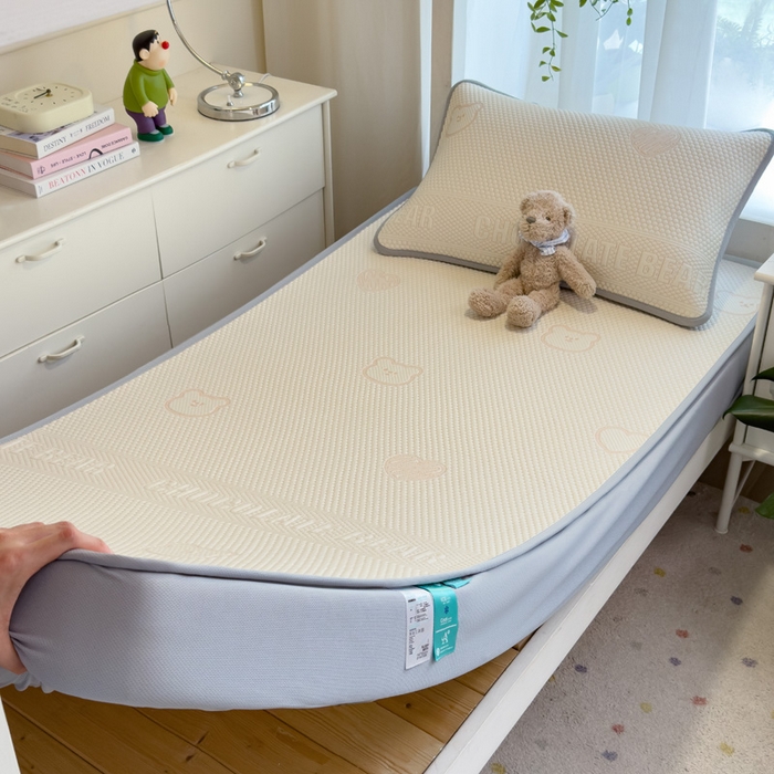 91家纺网 家纺一手货源 找家纺 凯罗 2026新款A类凉豆豆学生宿舍用床席可水洗凉席席子床笠款 爱心小熊-粉-床笠款