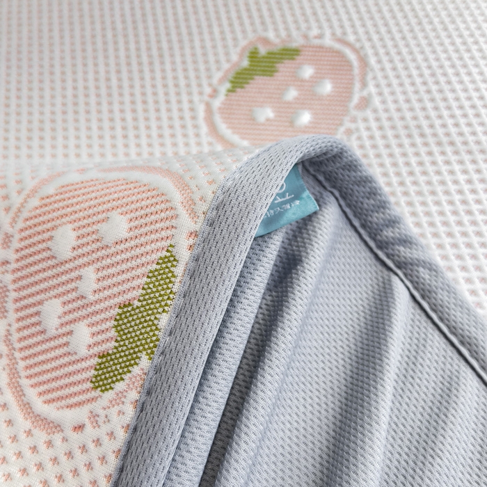 91家纺网 家纺一手货源 找家纺 凯罗 2026新款A类凉豆豆学生宿舍用床席可水洗凉席席子床笠款 波点草莓-床笠款