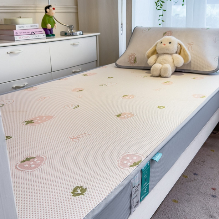 91家纺网 家纺一手货源 找家纺 凯罗 2026新款A类凉豆豆学生宿舍用床席可水洗凉席席子床笠款 波点草莓-床笠款