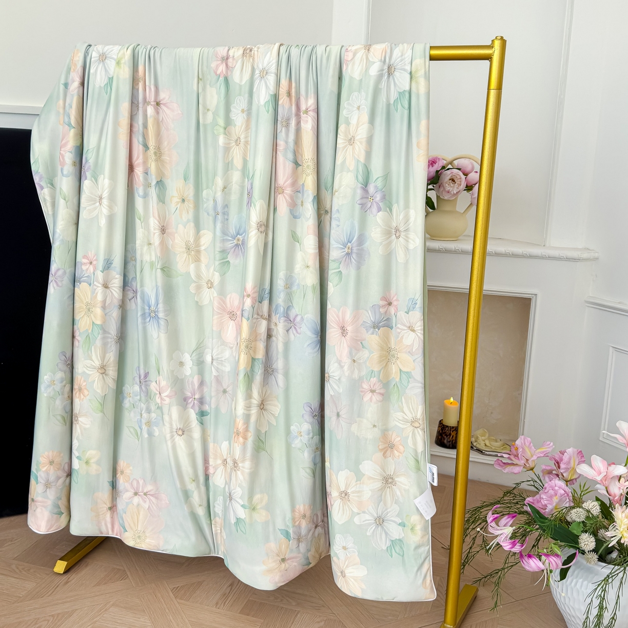 91家纺网 家纺一手货源 找家纺 归属 2026春夏新款数码印花凉感丝夏被夏凉被空调被系列 梦朵（绿）